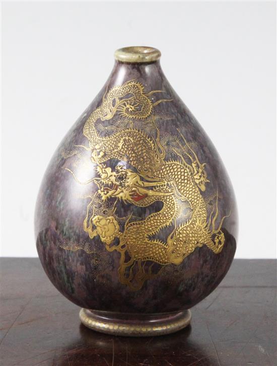 An unusual Japanese Satsuma pottery vase, by Kinkozan, Meiji period, 10.2cm